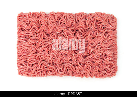 Block von Hackfleisch Rind (500g) isoliert auf einem weißen Studio-Hintergrund. Stockfoto