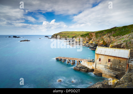 Die Halbinsel Lizard und alten Leben-Boot-Station befindet sich in Polpeor Cove Stockfoto