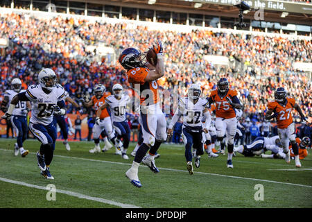 Denver, USA. 12. Januar 2014. Denver Broncos Wide Receiver Wes Welker fängt einen Pass für einen Touchdown gegen die San Diego Chargers im zweiten Quartal der AFC divisional Playoffs in Denver. © Aktion Plus Sport/Alamy Live-Nachrichten Stockfoto