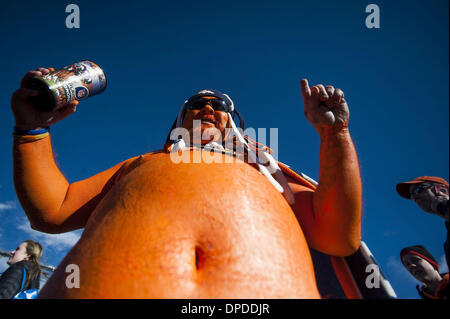 Denver, USA. 12. Januar 2014. Billie Martin macht sich bereit für das Spiel am Sports Authority Field at Mile High bevor die Denver Broncos auf die San Diego Chargers in der AFC divisional Playoffs in Denver zu nehmen. © Aktion Plus Sport/Alamy Live-Nachrichten Stockfoto