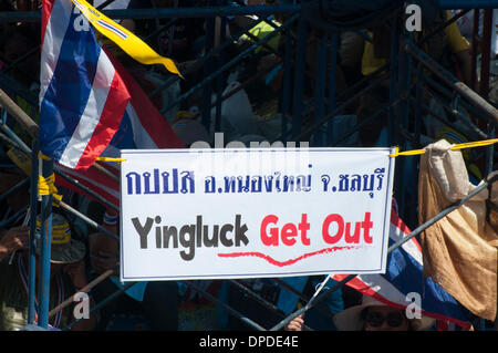 Bangkok, Thailand. 13. Jan 2014. regierungsfeindlichen Demonstranten Stadium einer Massenkundgebung auf der Sukhumvit Road, Bangkok, Teil des shutdown Bangkok Kampagne gegen pm Yingluck Shinawatra Credit: Philip Spiel/alamy leben Nachrichten Stockfoto