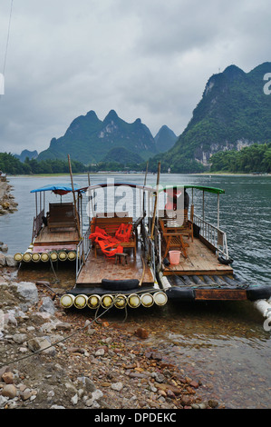 Bambus-Flöße in Xing Ping, Guilin, China Stockfoto