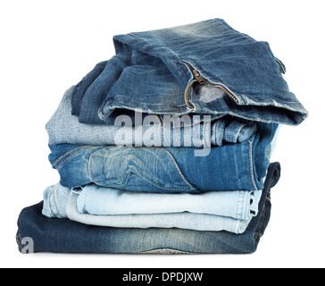 Ein Stapel von gefalteten Jeans isoliert auf weißem Hintergrund Stockfoto