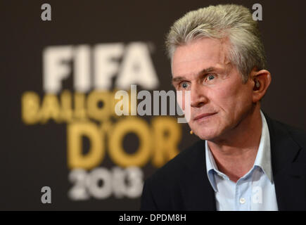 Zürich, Schweiz. 13. Januar 2014. Ehemalige FC Bayern Head coach Jupp Heynckes von Deutschland, nominiert für den FIFA-Herren Welt Coach of the Year Award, besucht eine Pressekonferenz der FIFA Ballon d ' or Gala 2013 im Kongresshaus in Zürich, Schweiz, 13. Januar 2014 statt. Foto: Patrick Seeger/Dpa/Alamy Live News Stockfoto