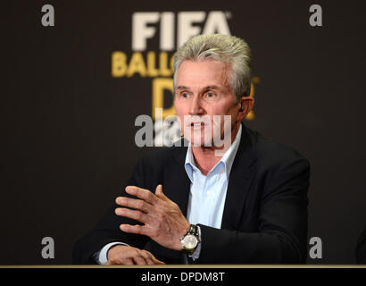 Zürich, Schweiz. 13. Januar 2014. Ehemalige FC Bayern Head coach Jupp Heynckes von Deutschland, nominiert für den FIFA-Herren Welt Coach of the Year Award, besucht eine Pressekonferenz der FIFA Ballon d ' or Gala 2013 im Kongresshaus in Zürich, Schweiz, 13. Januar 2014 statt. Foto: Patrick Seeger/Dpa/Alamy Live News Stockfoto