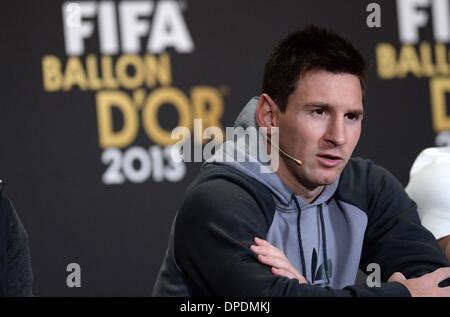 Zürich, Schweiz. 13. Januar 2014. Barcelonas argentinischen vorwärts Lionel Messi nominiert für den Spieler des Jahres 2013 besucht eine Pressekonferenz vor den Ballon d ' or Award Zeremonie in Zürich, Schweiz, am 13. Januar 2014. Bildnachweis: Wang Siwei/Xinhua/Alamy Live-Nachrichten Stockfoto