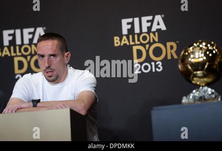 Zürich, Schweiz. 13. Januar 2014. Bayerns französische Mittelfeldspieler Franck Ribery, nominiert für den Spieler des Jahres 2013, besucht eine Pressekonferenz vor den Ballon d ' or Award Zeremonie in Zürich, Schweiz, am 13. Januar 2014. Bildnachweis: Wang Siwei/Xinhua/Alamy Live-Nachrichten Stockfoto