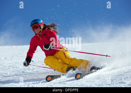 Frau Skifahren in Kühtai, Tirol, Österreich Stockfoto