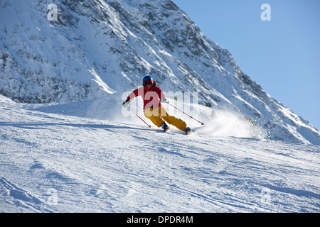 Frau Skifahren in Kühtai, Tirol, Österreich Stockfoto