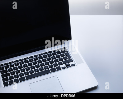 Laptop-Computer am Schreibtisch Stockfoto