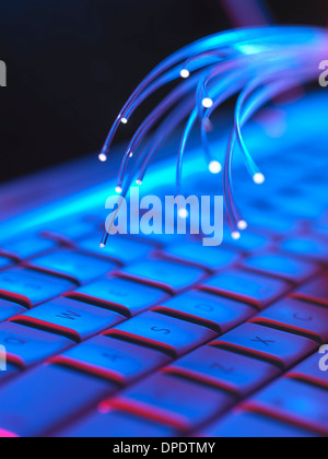 Computer-Tastatur mit optischen Fasern, die verwendet werden, um Bilder oder große Datenmengen transportieren Stockfoto