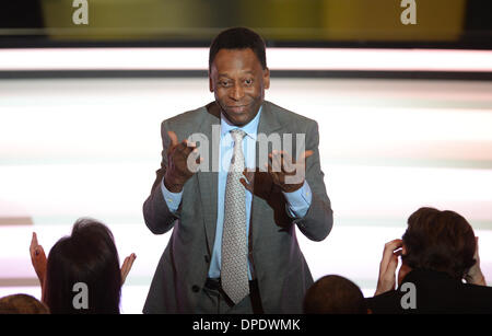 Zürich, Schweiz. 13. Januar 2014. Brasilianische Fußball-Legende Pele besucht den FIFA Ballon d ' or Gala 2013 im Kongresshaus Zürich in Zürich, Schweiz, 13. Januar 2014 statt. Foto: PATRICK SEEGER/Dpa/Alamy Live News Stockfoto