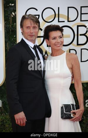 Los Angeles, USA. 11. Januar 2014. Dänische Schauspieler Mads Mikkelsen und seiner Frau Hanne Jacobsen 71st Annual Golden Globe Awards aka Golden Globes im Hotel Beverly Hilton in Los Angeles, USA, am 12. Januar 2014 teilnehmen. Foto: Hubert Boesl/Dpa/Alamy Live News Stockfoto