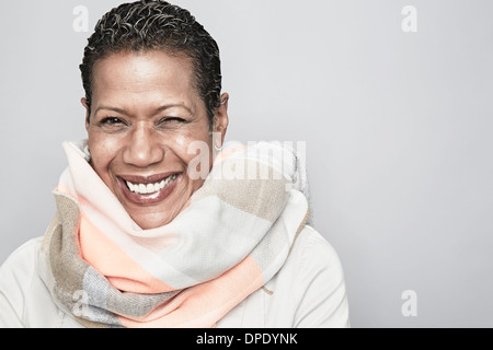 Studioportrait glücklich Reife Frau Stockfoto