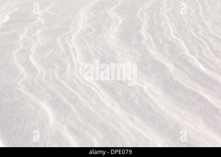 Schnee-Muster geprägt durch Winde Stockfoto