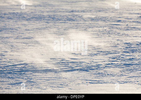 Schnee-Muster geprägt durch Winde Stockfoto