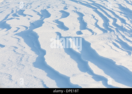 Schnee-Muster geprägt durch Winde Stockfoto