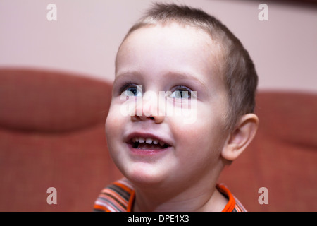 Nahaufnahme von niedlichen Kind junge lächelnd Stockfoto