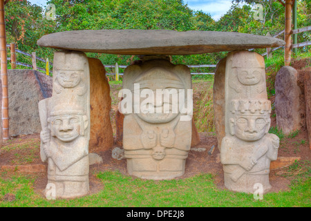 Royal Court Dolmen, San Agustin archäologischen Park, Kolumbien, 3000 Jahr Statuen von unbekannten Kultur Stockfoto