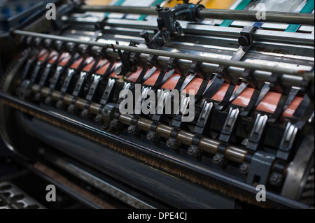 Nahaufnahme von print Papiermaschine in Werkstatt Stockfoto