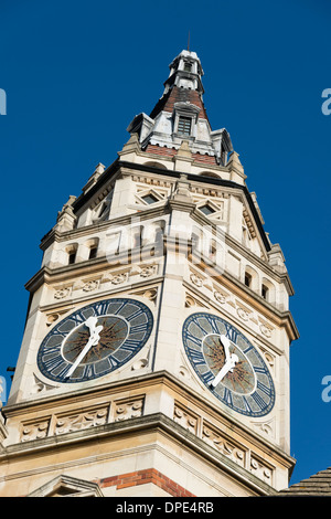 Eine reich verzierte Turmuhr und Dach auf der Oberseite der LLoyds Bank Gebäude in Cambridge UK Stockfoto