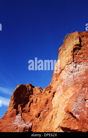 Einen roten vulkanischen Gesteinen über die berühmte Giant es Causeway in Nordirland. Stockfoto