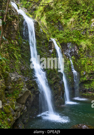 Die atemberaubend schöne Upper Waikani Falls oder drei Bären gefunden in Maui. Stockfoto