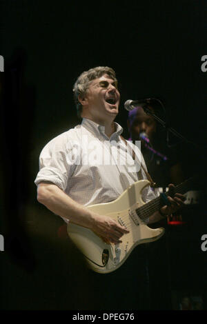 12. Juli 2006 - Walker, Minnesota, USA - Gitarrist STEVE MILLER singt auf dem außen-classic Rockfestival Moondance Stau 2006. (Kredit-Bild: © Bruce Mies/ZUMA Press) Stockfoto