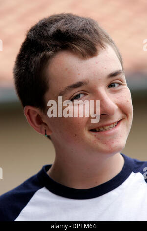 (Veröffentlichte 17.05.2006, NC-4) 10. Mai 2006, Del Mar, Kalifornien, USA Portrait von NIC Schaft (CQ), ein Neuling in der High School, in seinem Haus in Del Mar, Kalifornien.  Schaft platziert nur 6. in der Welt für jungen 15 und jünger für diese Art des Tanzes in den irischen Tanz-Weltmeisterschaften im April.  Mandatory Credit: Foto von Nadia Borowski Scott/San Diego Union-Tribune / Zuma Press.  Kopie Stockfoto