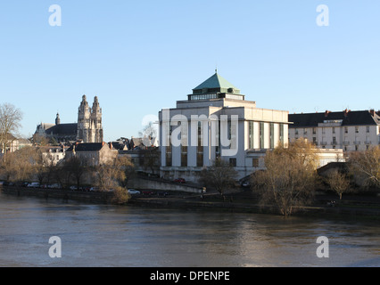 Fluss Loire Bibliothek und Touren Kathedrale Frankreich Dezember 2013 Stockfoto