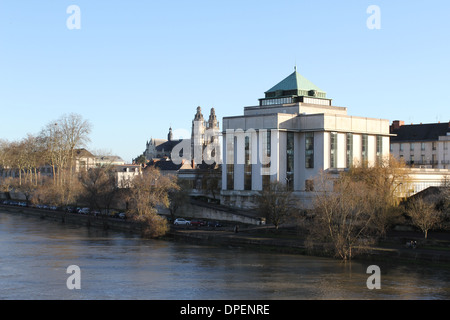 Fluss Loire Bibliothek und Touren Kathedrale Frankreich Dezember 2013 Stockfoto