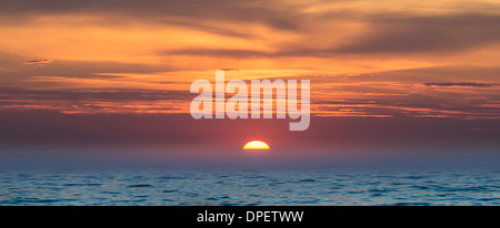 Sonnenuntergang auf der Ostsee im Golf von Riga, Lettland Stockfoto