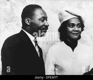 2. Januar 1964 - New York, NY, USA - Reverend MARTIN LUTHER KING JR. mit seiner Frau CORETTA SCOTT KING im Jahr 1964.  (Kredit-Bild: © KEYSTONE Bilder USA/ZUMAPRESS.com) Stockfoto