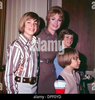 12. Juli 2006 - SHIRLEY JONES mit ihren Söhnen. GELIEFERT von Fotos, INC. (Kredit-Bild: © Globe Photos/ZUMApress.com) Stockfoto