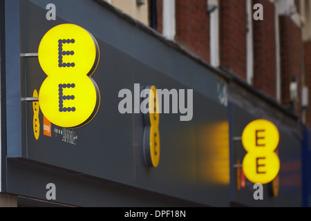 Zweig der Mobilfunk-Unternehmen alles überall (EE) im Stadtzentrum von Reading Stockfoto