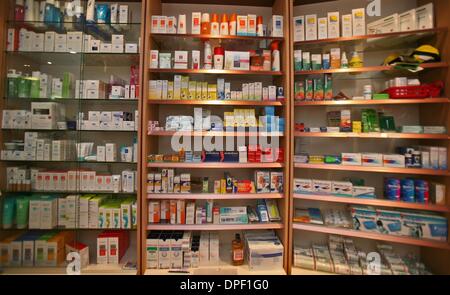 Apotheker sind medizinische Fachkräfte, die die Wissenschaft der Apotheke üben Stockfoto