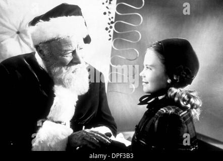 Stars der "Miracle on 34th Street" (1947), EDMUND GWENN und NATALIE WOOD. US-amerikanische Schauspielerin NATALIE WOOD, Natasha Gurdin, Tochter russischer Einwanderer, am 20. Juli 1938 in San Francisco, Kalifornien geboren. Holz erschien zuerst auf dem Bildschirm im zarten Alter von vier. Leider im Jahr 1981, Holz fiel über Bord ihrer Yacht vor der Küste von Santa Catalina Island, California und ertrank. Stockfoto