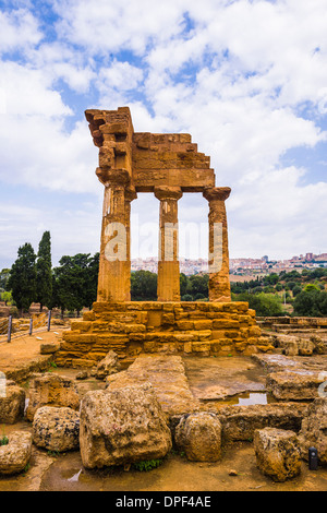 Tempel des Castor und Pollux, Tal der Tempel (Valle dei Templi), Agrigento, UNESCO World Heritage Site, Sizilien, Italien Stockfoto