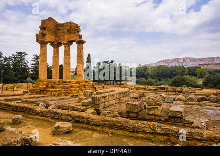 Tempel des Castor und Pollux, Tal der Tempel (Valle dei Templi), Agrigento, UNESCO World Heritage Site, Sizilien, Italien Stockfoto