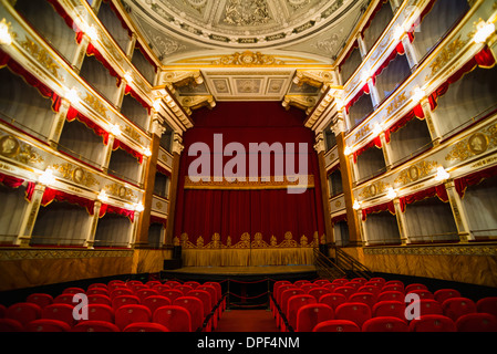 Noto-Theater innen (Teatro Comunale Vittorio Emanuele) in Piazza XVI. Maggio, Noto, Sizilien, Italien, Europa Stockfoto