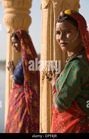 Frauen in traditioneller Kleidung, Jaisalmer, westlichen Rajasthan, Indien, Asien Stockfoto