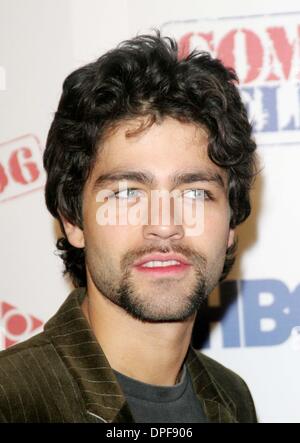 19. November 2006 - Hollywood, Kalifornien, US - K50859EG.COMIC RELIEF 2006 im Kolosseum CESAR PALACE, LAS VEGAS 18.11.2006.  -ADRIAN GRENIER(Credit Image: © Ed Geller/Globe Photos/ZUMAPRESS.com) Stockfoto