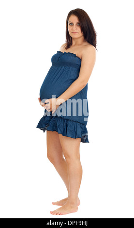 Porträt von glücklich schwangere Frau mit blauen Kleid hält ihren Bauch. Isoliert auf weißem Hintergrund Stockfoto