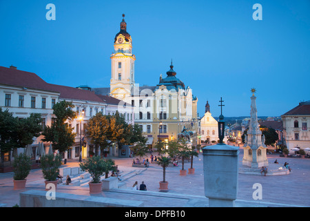 Szechenyi Platz bei Dämmerung, Pecs, südlichen Transdanubien, Ungarn, Europa Stockfoto