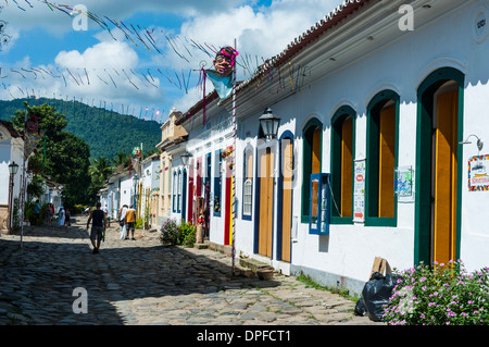 Bunten Häusern im Kolonialstil in Paraty, südlich von Rio De Janeiro, Brasilien, Südamerika Stockfoto