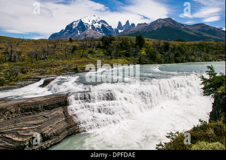 Rio Paine Wasserfälle im Nationalpark Torres del Paine, Patagonien, Chile, Südamerika Stockfoto