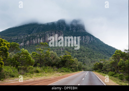 Straße in den Grampians National Park, Victoria, Australien, Pazifik Stockfoto