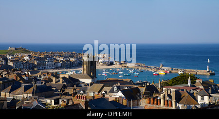 Panorama-Foto von St. Ives Kirche und den alten Hafen, St. Ives, Cornwall, England, Vereinigtes Königreich, Europa Stockfoto