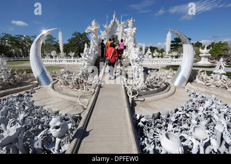 Eingang zum Wat Rong Khun (weiße Tempel), Chiang Rai, Nord-Thailand, Thailand, Südostasien, Asien Stockfoto