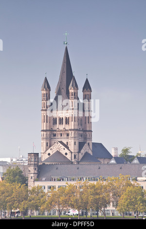 Der Turm von Groß St. Martin-Kirche, Köln, Nordrhein-Westfalen, Deutschland, Europa Stockfoto